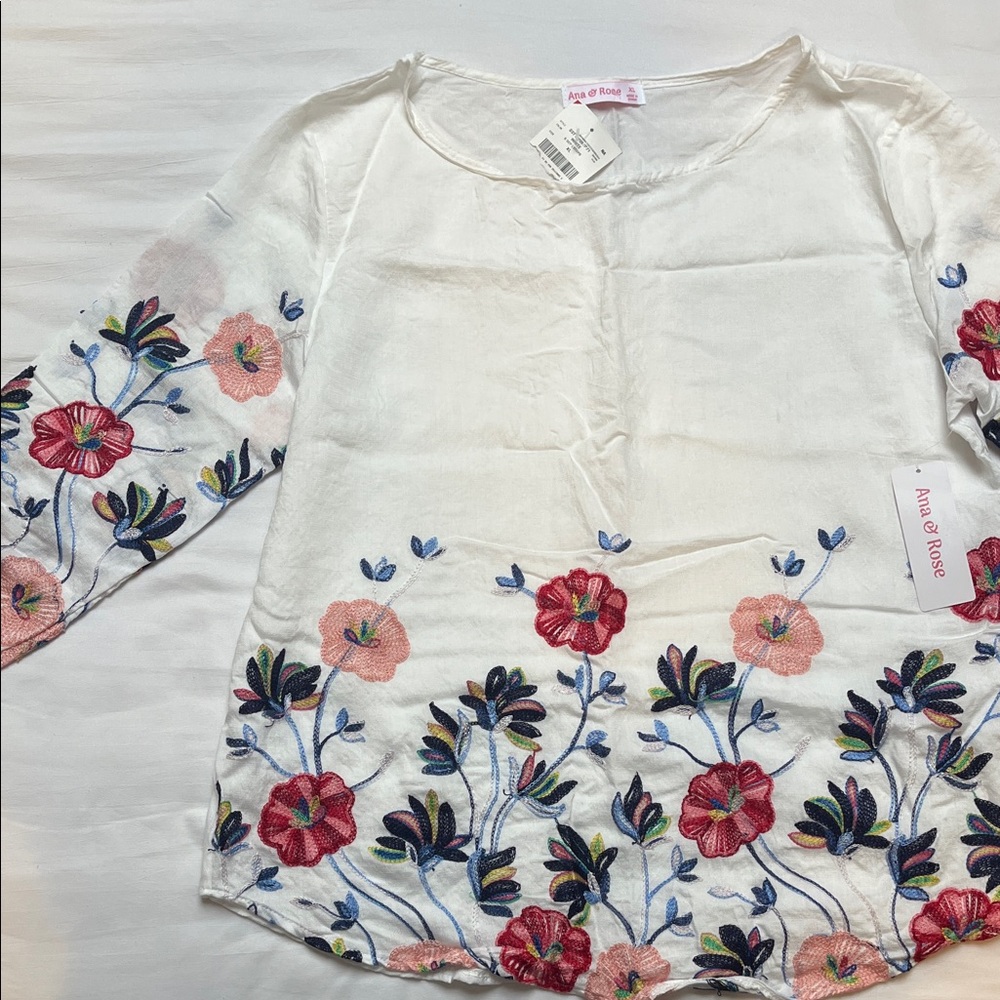 NWT Ana & Rose Floral Embroidered Women’s Top - White and Pink